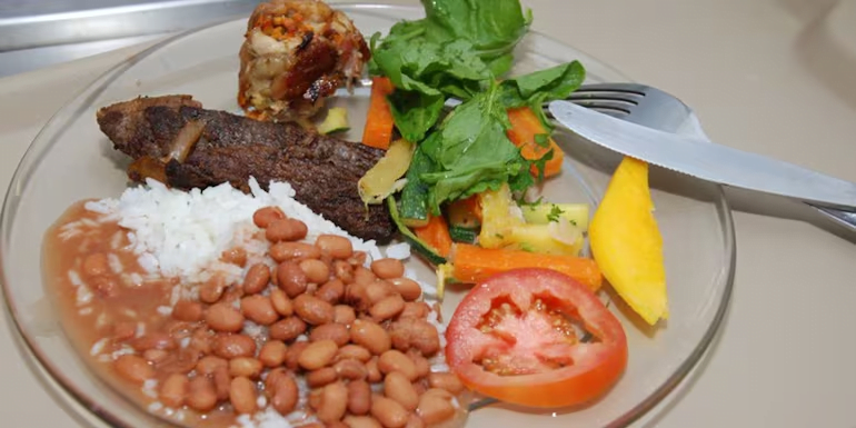 Leia mais sobre o artigo Inflação do prato feito: preço da carne cai, mas batata fica 56% mais cara em 2024