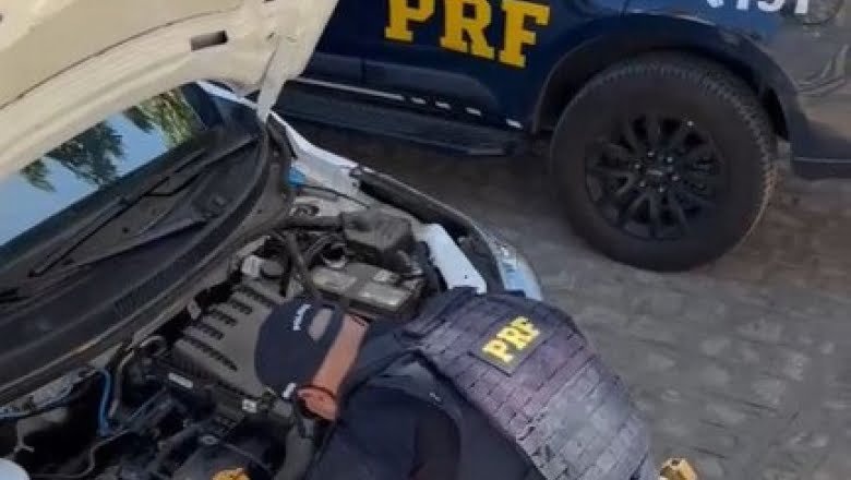 Leia mais sobre o artigo PRF apreende carro clonado no centro de Cajazeiras; veículo foi roubado na cidade de Belo Horizonte, MG