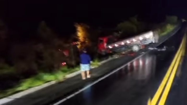 Leia mais sobre o artigo BR 116: acidente entre caminhão e caçamba deixa um morto e dois feridos em Cachoeira dos Índios, divisa da PB com CE