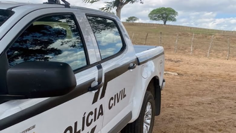 Leia mais sobre o artigo Em Sousa, homem foragido acusado de matar ex-namorada se apresenta à polícia; crime aconteceu em 2018