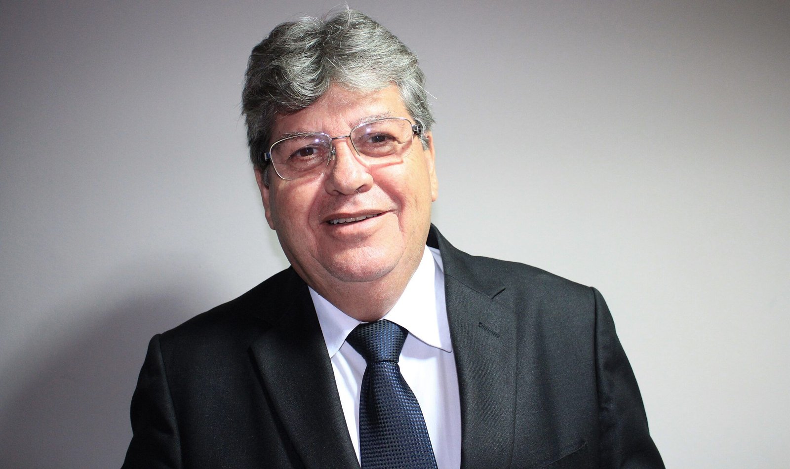 Leia mais sobre o artigo ESTRADA DE BOQUEIRÃO: “Falta de dinheiro não é, o dinheiro está na conta. Infelizmente é incompetência das empresas, mas nós estamos resolvendo e vamos terminar”, diz João Azevêdo