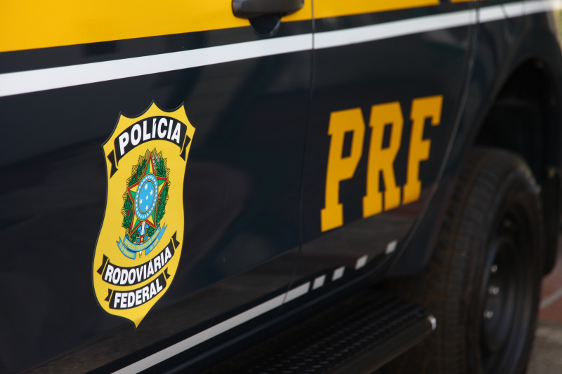 Leia mais sobre o artigo Colisão frontal entre carro e moto deixa homem morto na BR-104, em Queimadas