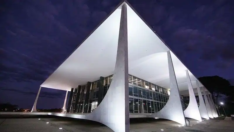 Leia mais sobre o artigo Cresce pressão interna no STF para encerramento do inquérito das fake news