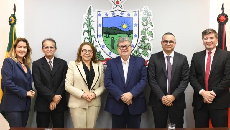 Leia mais sobre o artigo João Azevêdo recebe presidente do TRE-PB e discute segurança nas eleições municipais deste ano