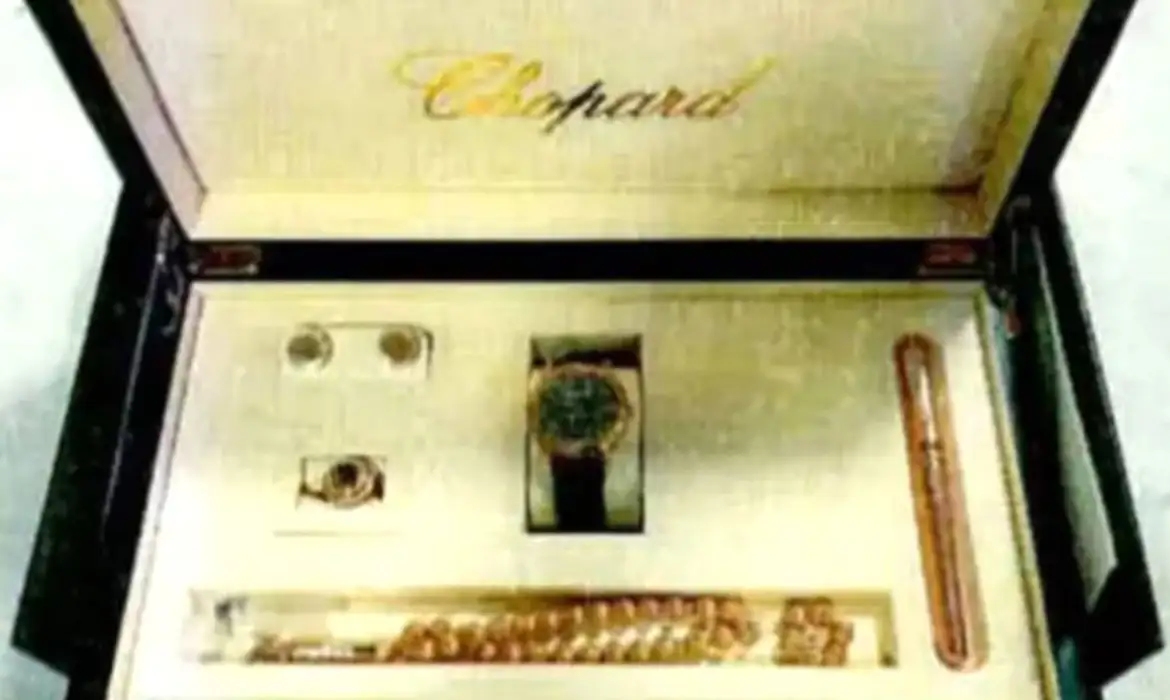 Leia mais sobre o artigo Defesa de Bolsonaro pede arquivamento do caso das joias sauditas; decisão do TCE não considerou os presentes como bens públicos