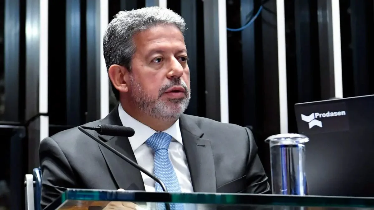 Leia mais sobre o artigo Lira reclamou de “tabelinha” entre STF e Planalto durante almoço para tratar de emendas