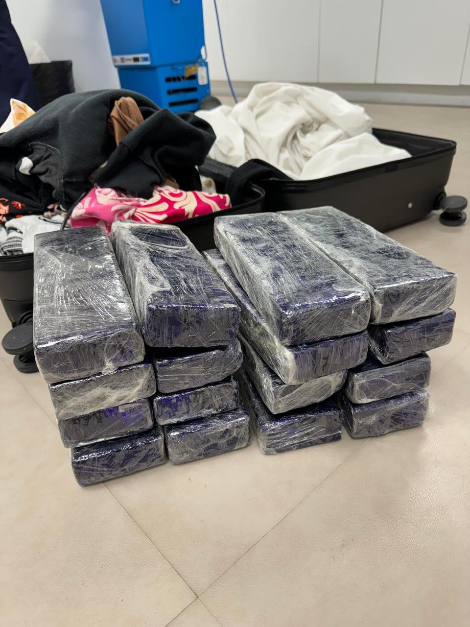 Leia mais sobre o artigo Polícia Federal prende suspeita de tráfico de drogas no Aeroporto Castro Pinto, em João Pessoa