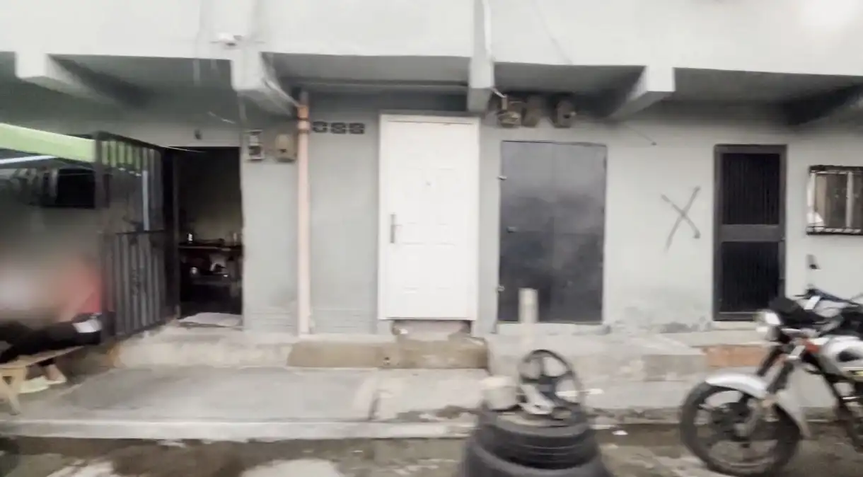 Leia mais sobre o artigo Portas dos opositores de Maduro são marcadas com um X preto na Venezuela