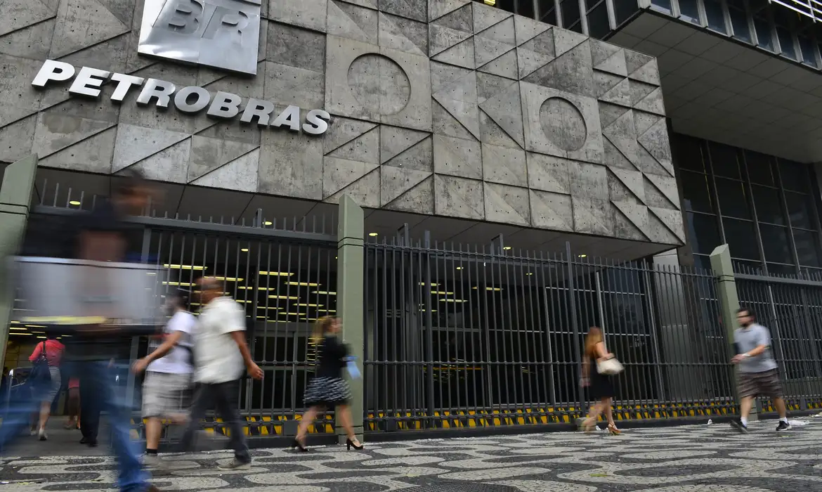 Leia mais sobre o artigo Petrobras atinge marca de 1 milhão de acionistas individuais na bolsa