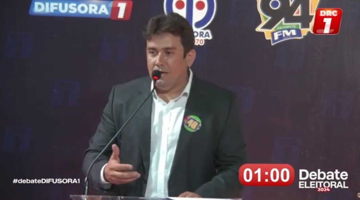 Leia mais sobre o artigo VÍDEO: “Se o senhor não quiser vir, mande o vice”, diz Helder Carvalho sobre ausência de seu opositor no debate