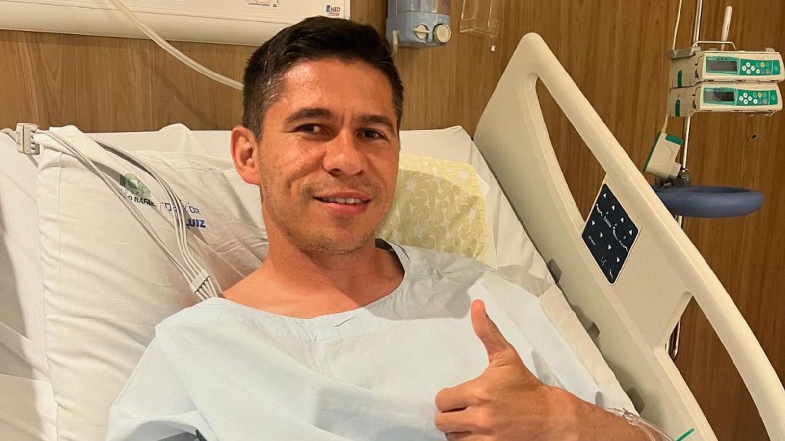 Leia mais sobre o artigo Osvaldo, jogador do Vitória, recebe alta após dois dias hospitalizado devido a um tromboembolismo pulmonar