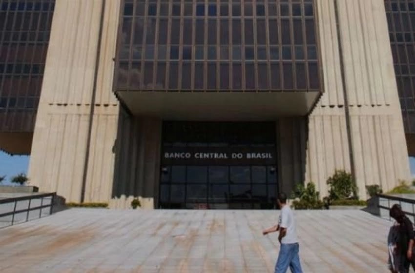 Leia mais sobre o artigo Banco Central eleva de 2,3% para 3,2% a projeção do PIB em 2024