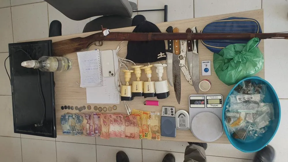 Leia mais sobre o artigo CAJAZEIRAS: Dois homens são presos acusados de tráfico de drogas