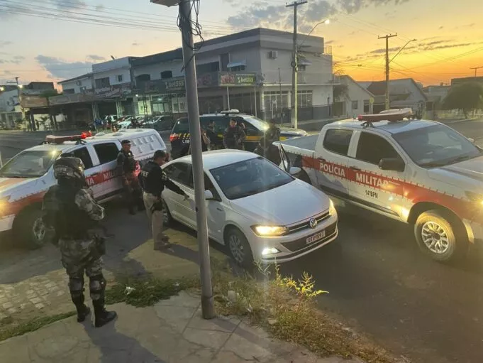 Leia mais sobre o artigo Ação conjunta da PRF e a Polícia Militar de Pombal leva à recuperação de um carro roubado e à detenção do motorista
