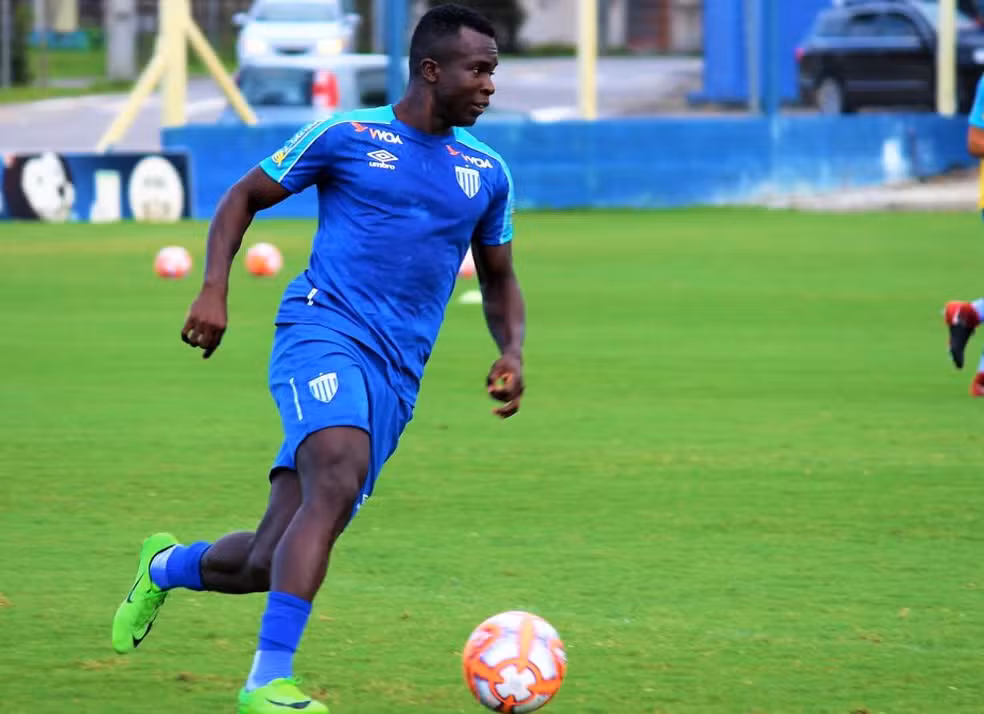 Leia mais sobre o artigo Jones Carioca é mais um jogador confirmado no Nacional de Patos para 2025