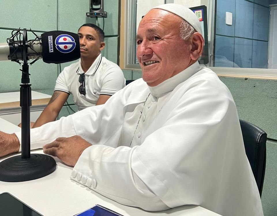Leia mais sobre o artigo VÍDEO: Influencer Digital ‘Papa de Petrolina’ visita os estúdios da Difusora Rádio Cajazeiras