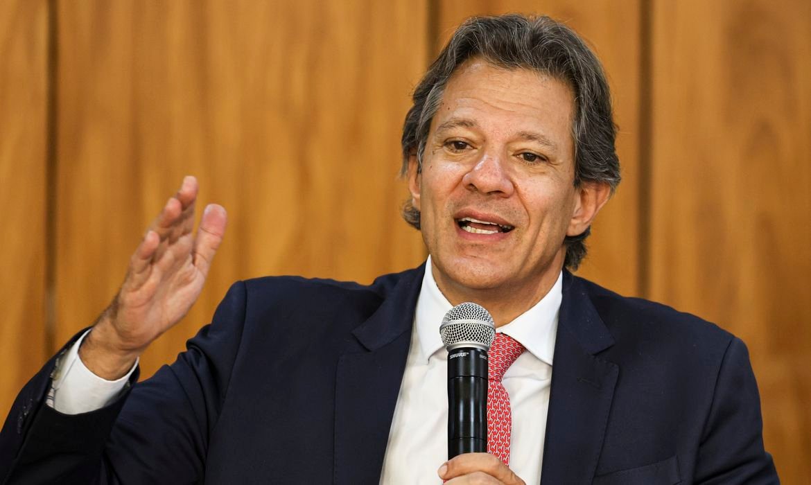 Leia mais sobre o artigo Haddad diz que governo pode rever projeção para o PIB