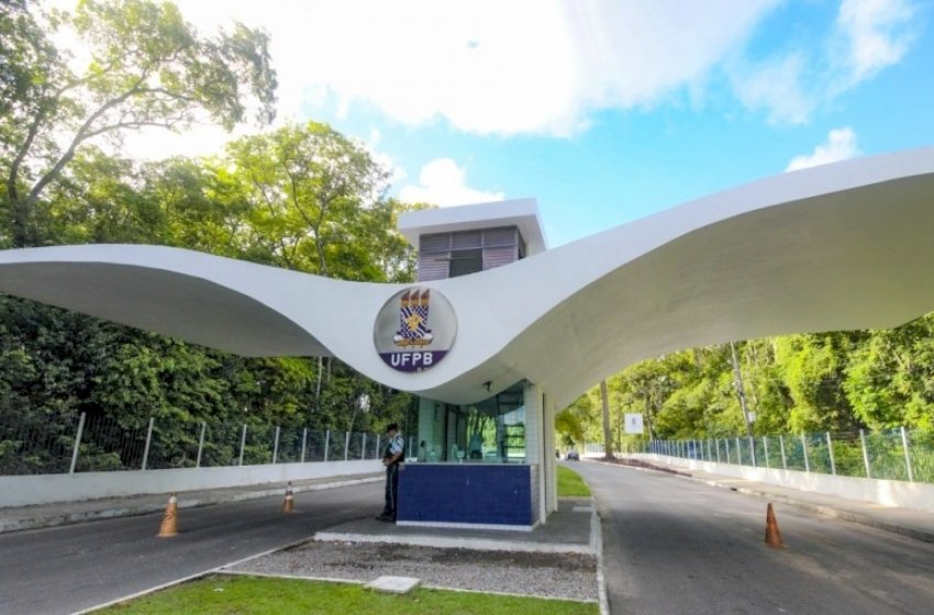 Leia mais sobre o artigo Ranking internacional aponta 20 pesquisadores da UFPB entre os mais influentes do mundo; sousense Cláudio Furtado está na lista