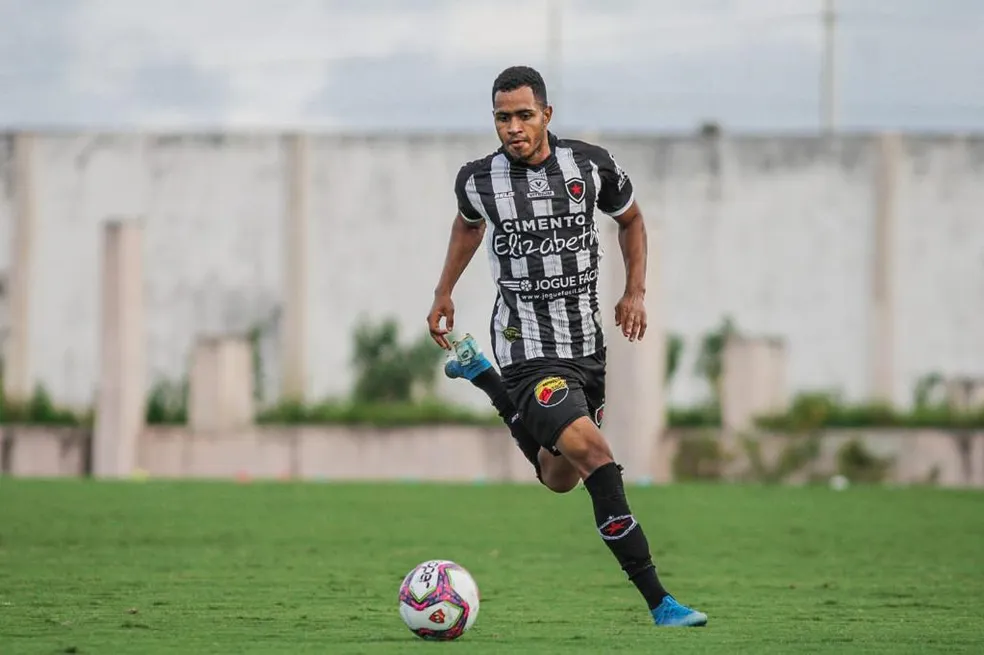 Leia mais sobre o artigo Campinense confirma a chegada do lateral-esquerdo Lucas Gabriel, com passagem pelo Botafogo-PB