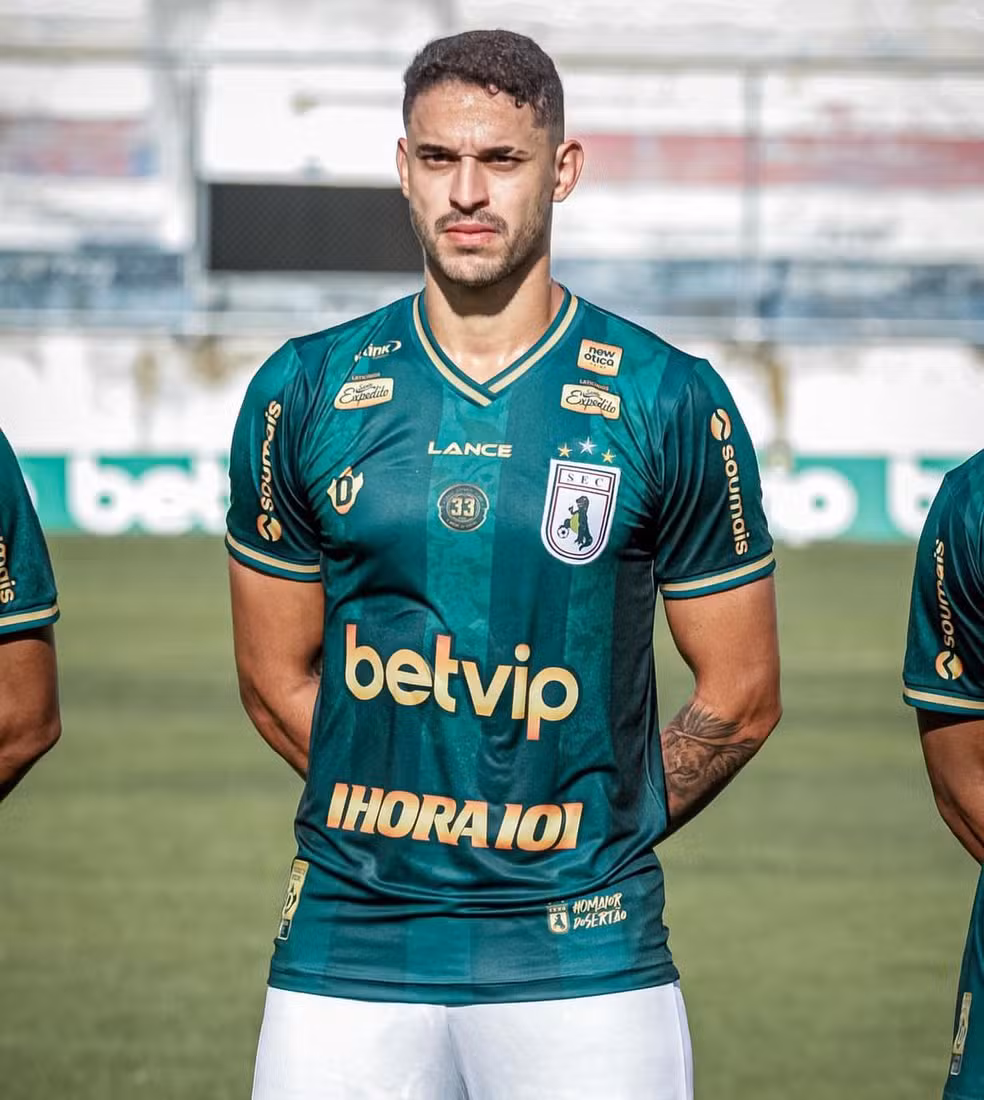 Leia mais sobre o artigo Sem proposta do Sousa, Breno Cézar deve seguir para outro clube em 2025