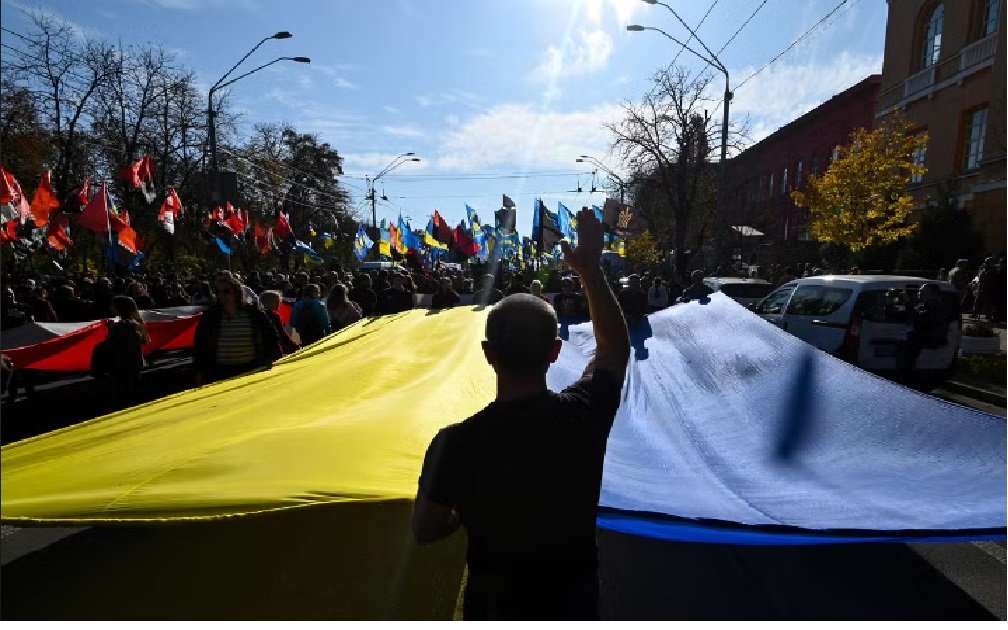 Leia mais sobre o artigo Ucrânia em Estado de Alerta Máximo após Ameaça de Ataque Russo