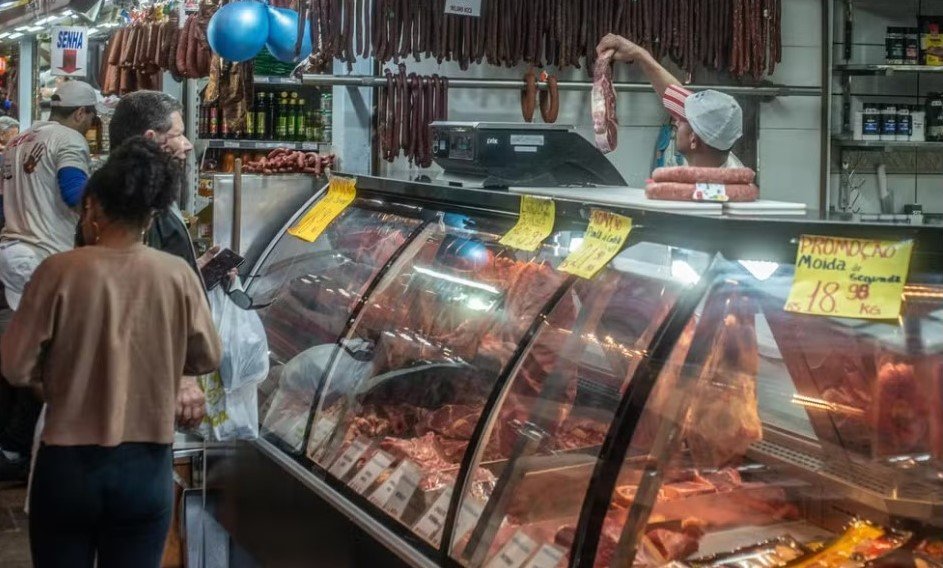 Leia mais sobre o artigo Banco Central admite oficialmente novo estouro da meta de inflação em 2024