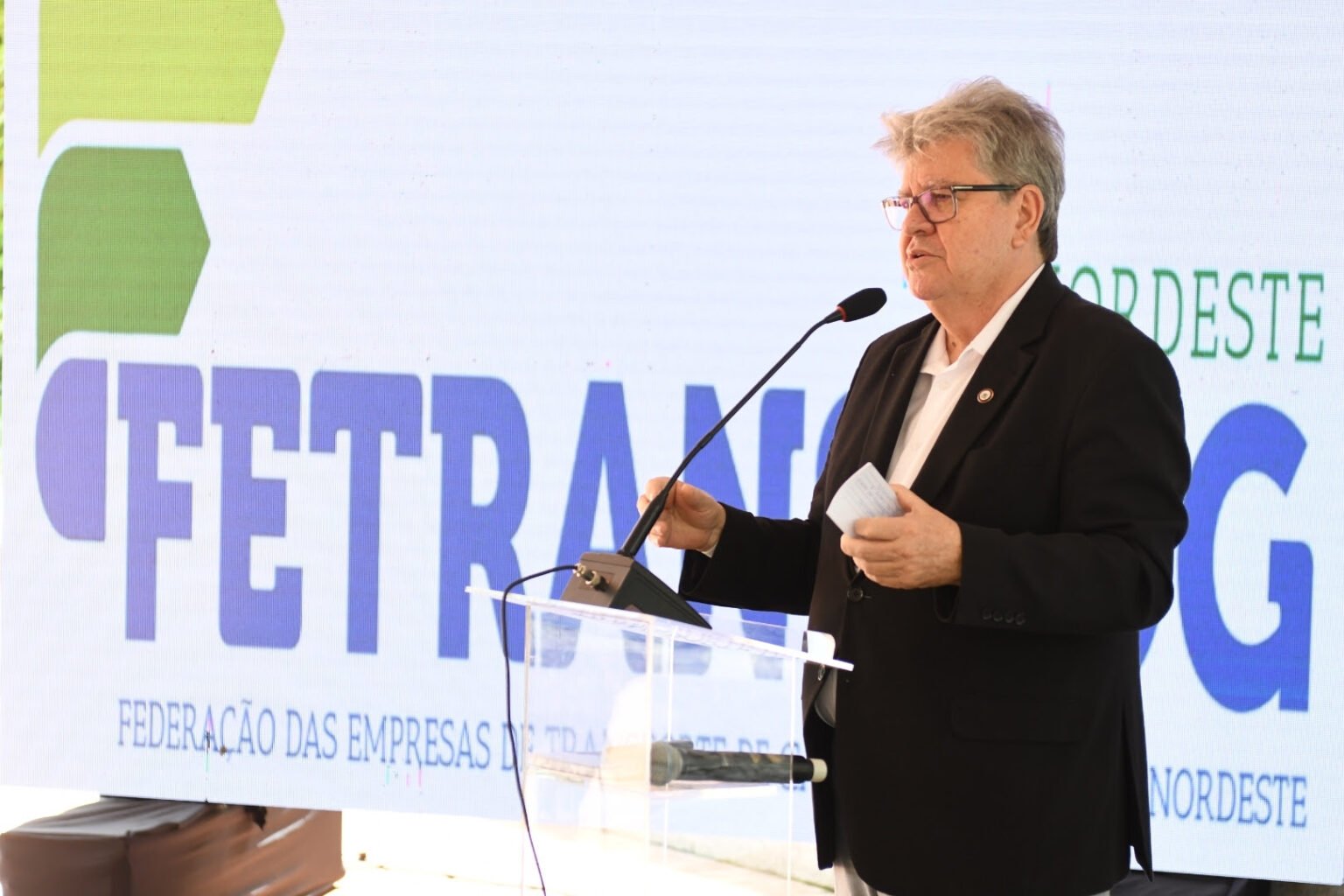 Leia mais sobre o artigo João assina decreto e inclui setor de transporte de cargas no parcelamento do ICMS de dezembro