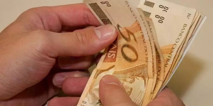 Leia mais sobre o artigo Salário mínimo fica em R$ 1.518 em 2025, com aumento real acima da inflação