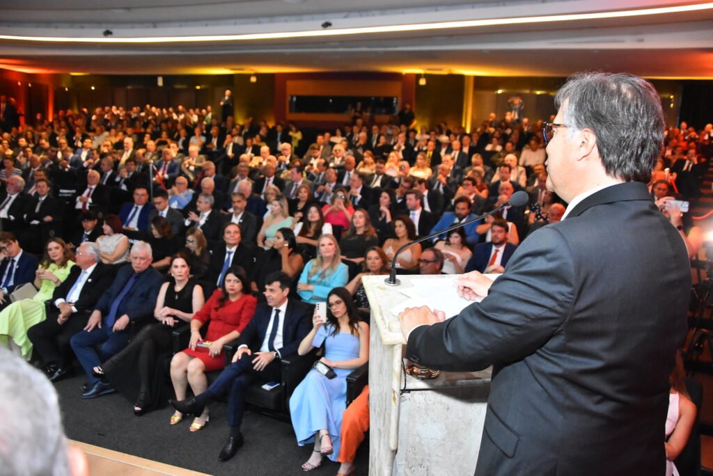 Leia mais sobre o artigo Autoridades prestigiam posse de Fábio Nogueira e destacam sua competência para presidir o TCE-PB