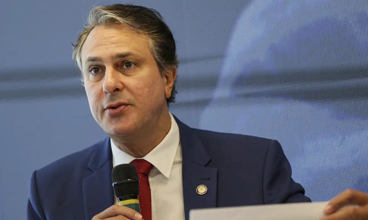 Leia mais sobre o artigo Enem 2024 registrou 12 redações com nota mil; uma da rede pública