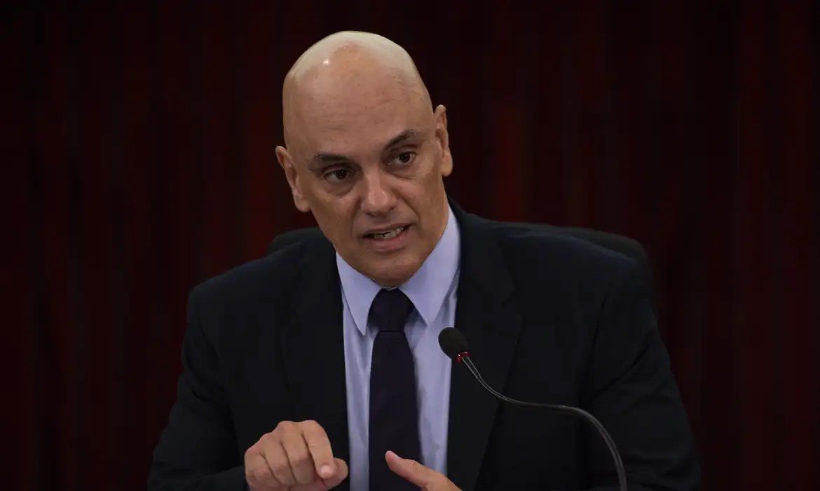 Leia mais sobre o artigo Ministro Alexandre de Moraes pede a Bolsonaro que apresente convite para posse de Trump