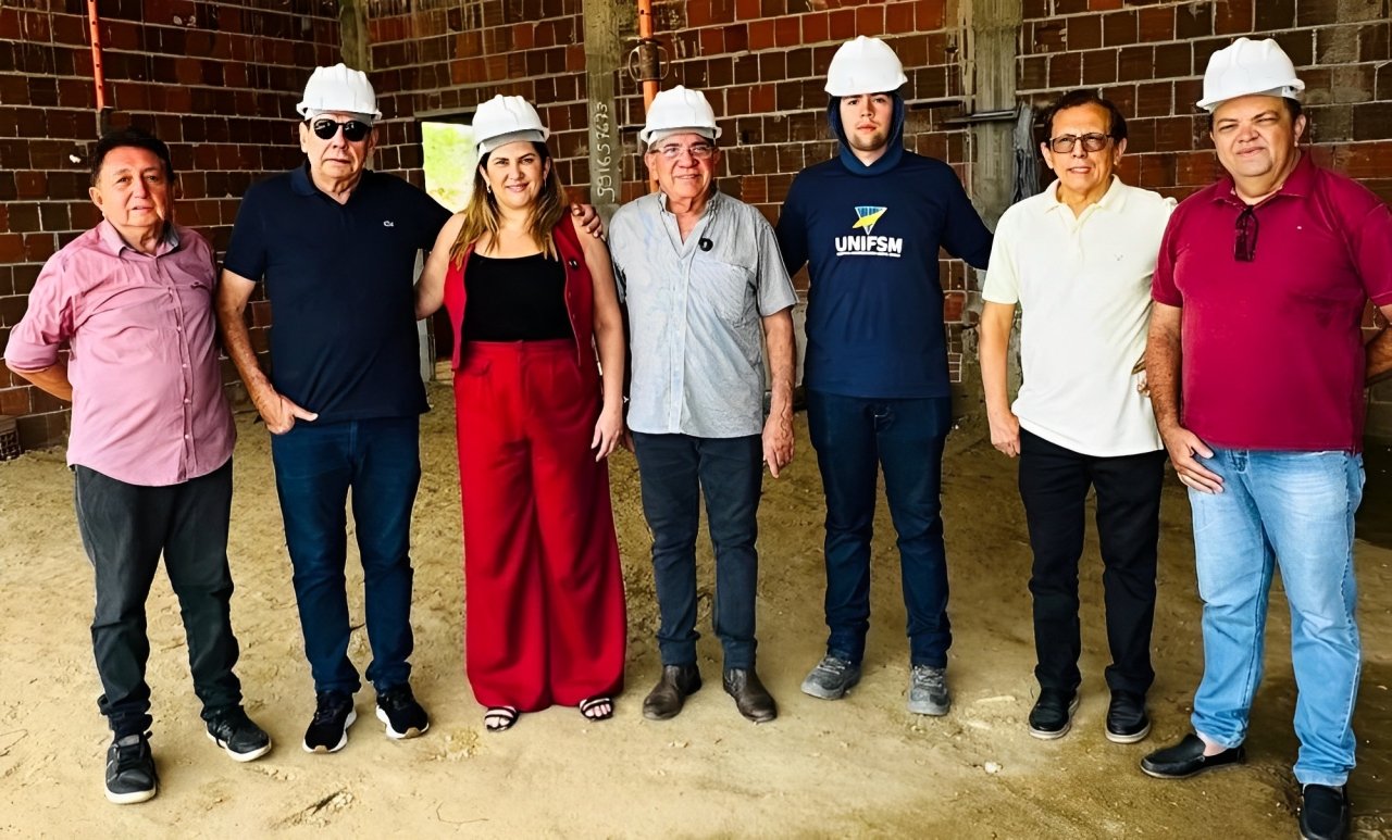 Leia mais sobre o artigo Prefeita Corrinha Delfino e lideranças visitam obras do Centro Oncológico Napoleão Laureano em Cajazeiras