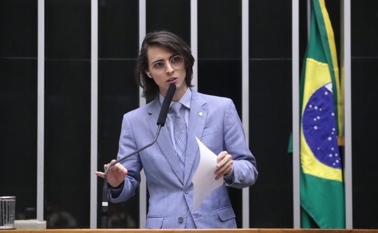 Leia mais sobre o artigo Proposta permite cassar candidato por santinho jogado no dia da eleição