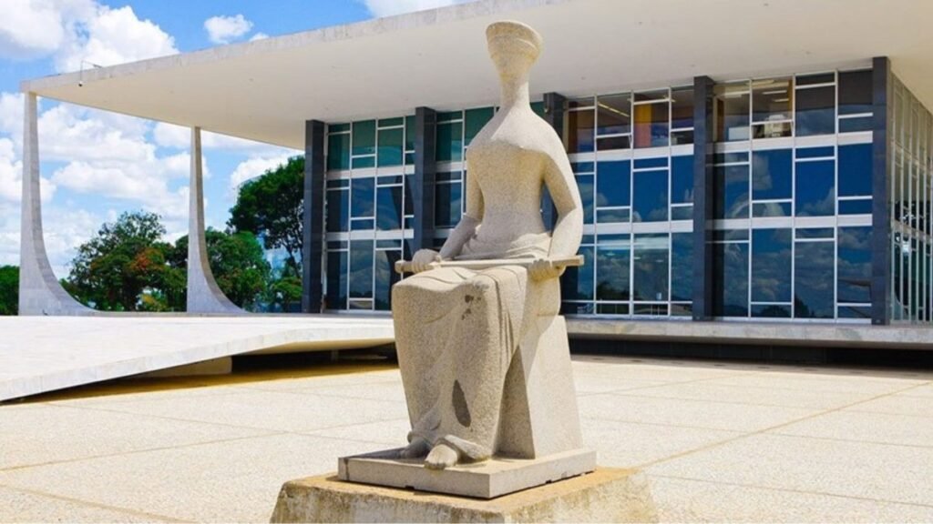 Leia mais sobre o artigo STF decide que compete aos Tribunais de Contas julgar prefeitos ordenadores de despesas