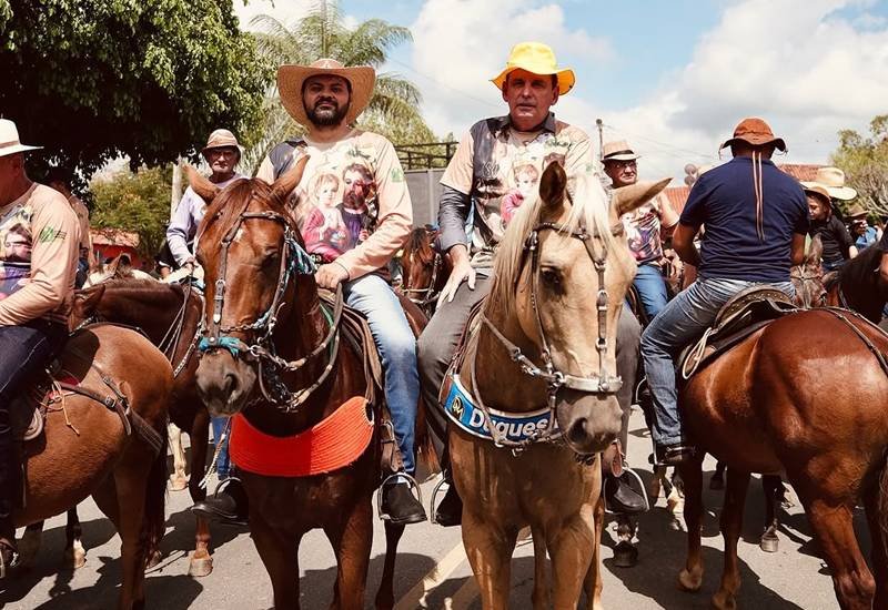 Leia mais sobre o artigo Ao lado do prefeito Alyson, Chico Mendes destaca potencial turístico da Cavalgada  de Marimbas em Cachoeira dos Índios