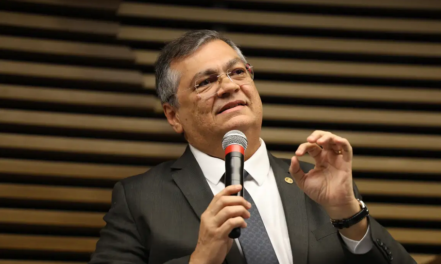 Leia mais sobre o artigo Ministro Flávio Dino vota pela cassação da deputada Carla Zambelli