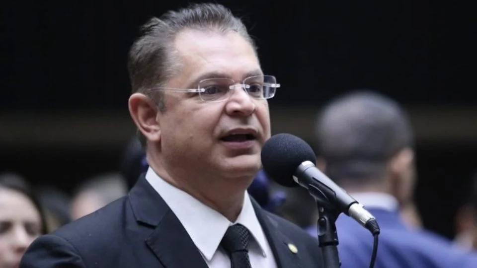 Leia mais sobre o artigo Desafiando o STF, líder do PL ignora ordem de Flávio Dino e ameaça romper acordo sobre emendas para pressionar por anistia a golpistas
