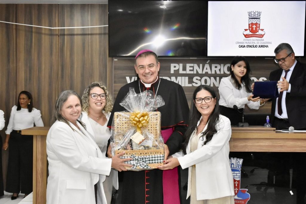 Leia mais sobre o artigo Bispo Diocesano Dom Francisco realiza visita institucional à Câmara Municipal de Cajazeiras