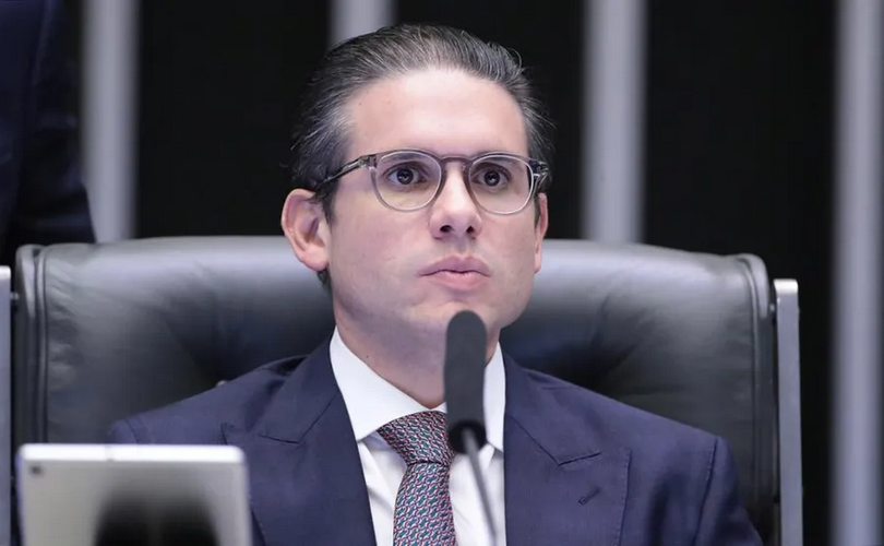 Leia mais sobre o artigo Folha afirma que Hugo Motta mantém três funcionárias ‘fantasmas’ no gabinete