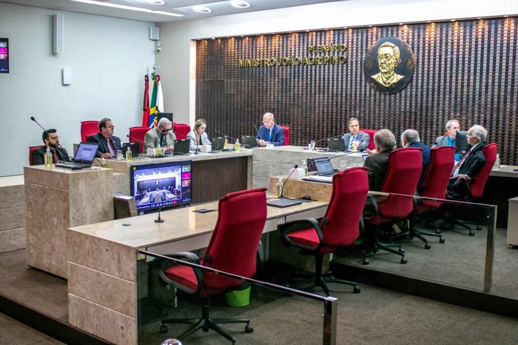 Leia mais sobre o artigo TCE-PB adverte prefeitos sobre contratações temporárias e alerta a respeito de prazos para formalização de Pacto