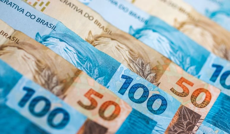 Leia mais sobre o artigo Prefeitura de Cajazeiras antecipa 13º e injeta recursos na economia local com pagamento a todos os servidores