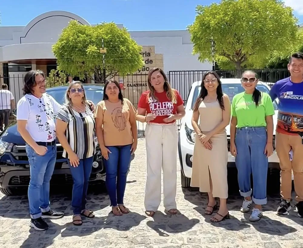 Leia mais sobre o artigo Prefeita de Cajazeiras entrega mais dois veículos para a educação do município
