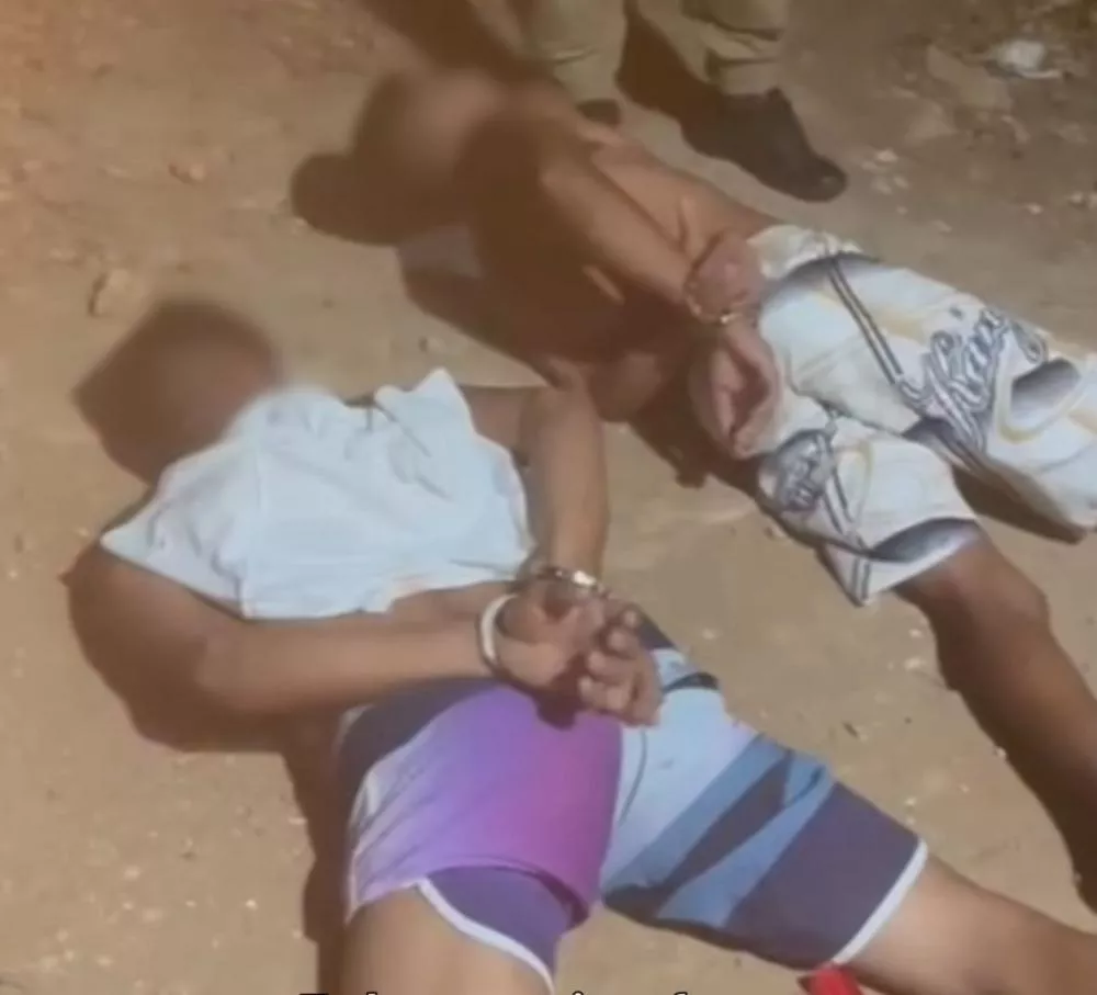 Leia mais sobre o artigo Dois irmãos são presos em Piancó por tentativa de homicídio; arma de fogo é apreendida