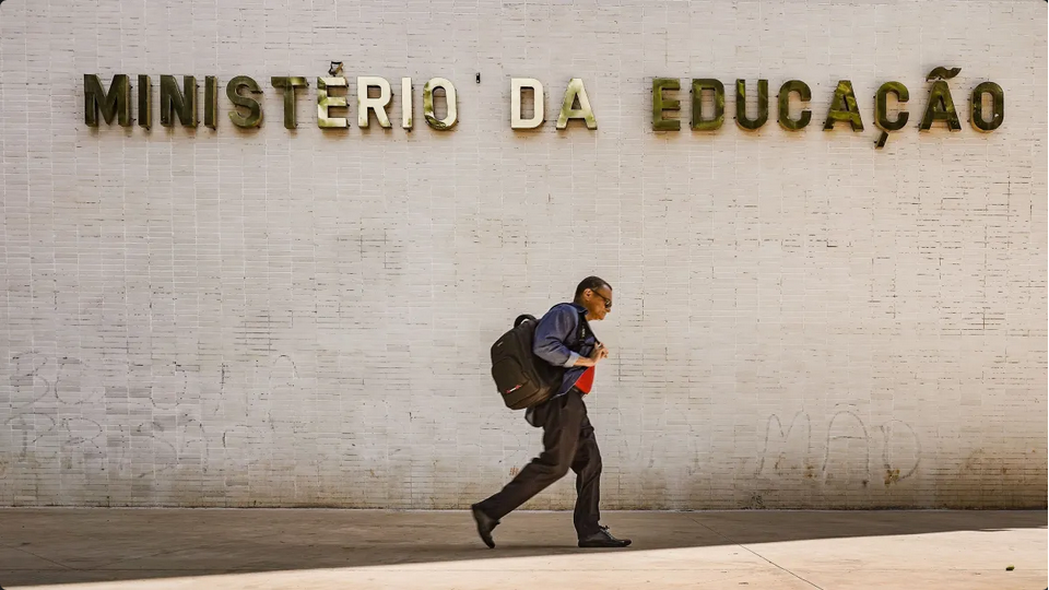 Leia mais sobre o artigo MEC suspende edital que cria novos cursos privados de medicina