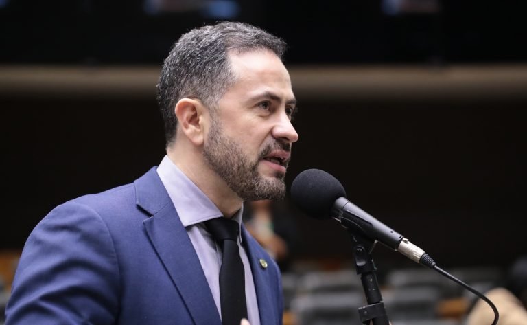 Leia mais sobre o artigo Câmara aprova prisão de até 15 anos para quem alterar bebidas e causar morte