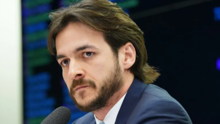 Leia mais sobre o artigo Sem base política, Pedro Cunha Lima avalia desistência em 2026