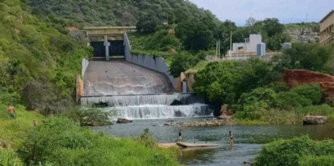 Leia mais sobre o artigo Autoridades federais tentam evitar colapso no açude Engenheiro Ávidos