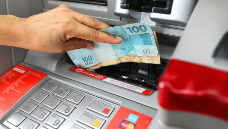 Leia mais sobre o artigo Cajazeiras completa 11 meses com salários pagos dentro do mês e antecipa segunda parcela do 13º