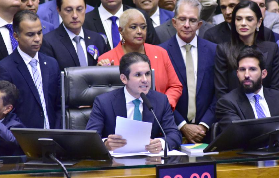 Leia mais sobre o artigo Câmara vota projeto antifacção nesta terça (18) sob disputa; “a resposta mais dura da história”, afirma Motta