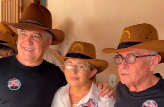 Leia mais sobre o artigo Leninha Romão participa de cavalgada em Uiraúna ao lado de Cícero Lucena e Wellington Roberto